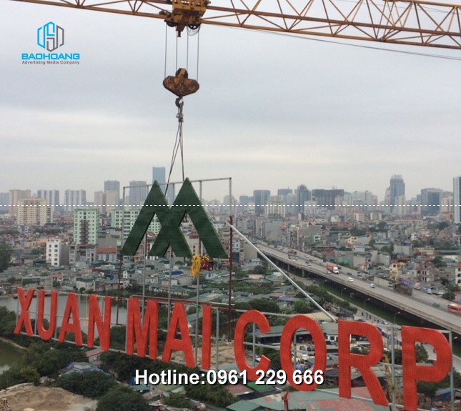 Làm chữ trên nóc nhà