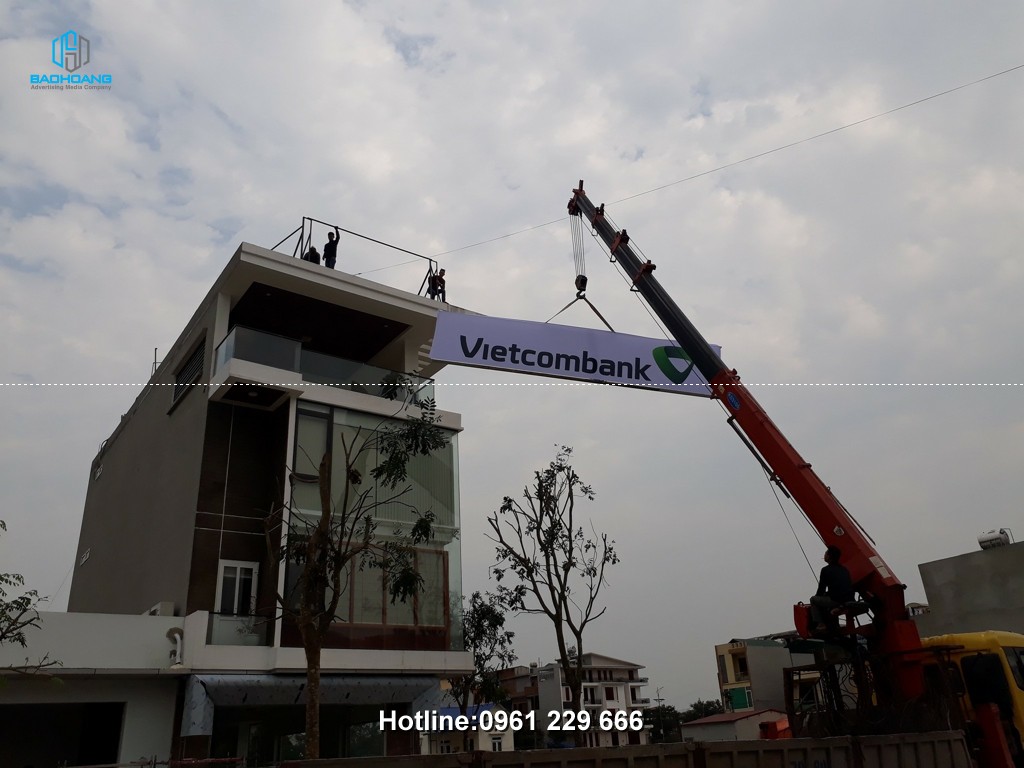 Làm chữ trên nóc nhà