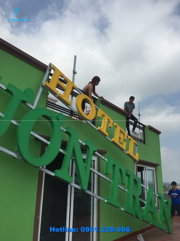 Làm biển quảng cáo tại Hoàng Quốc Việt