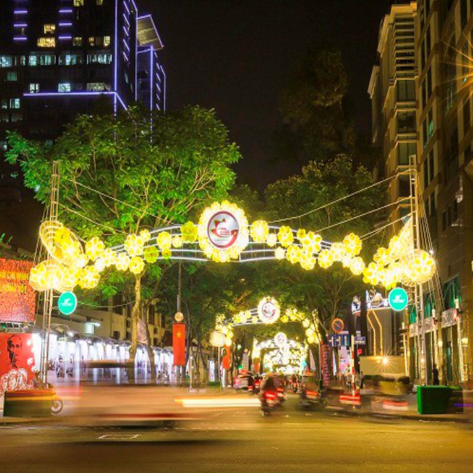 Trang trí led ngang đường