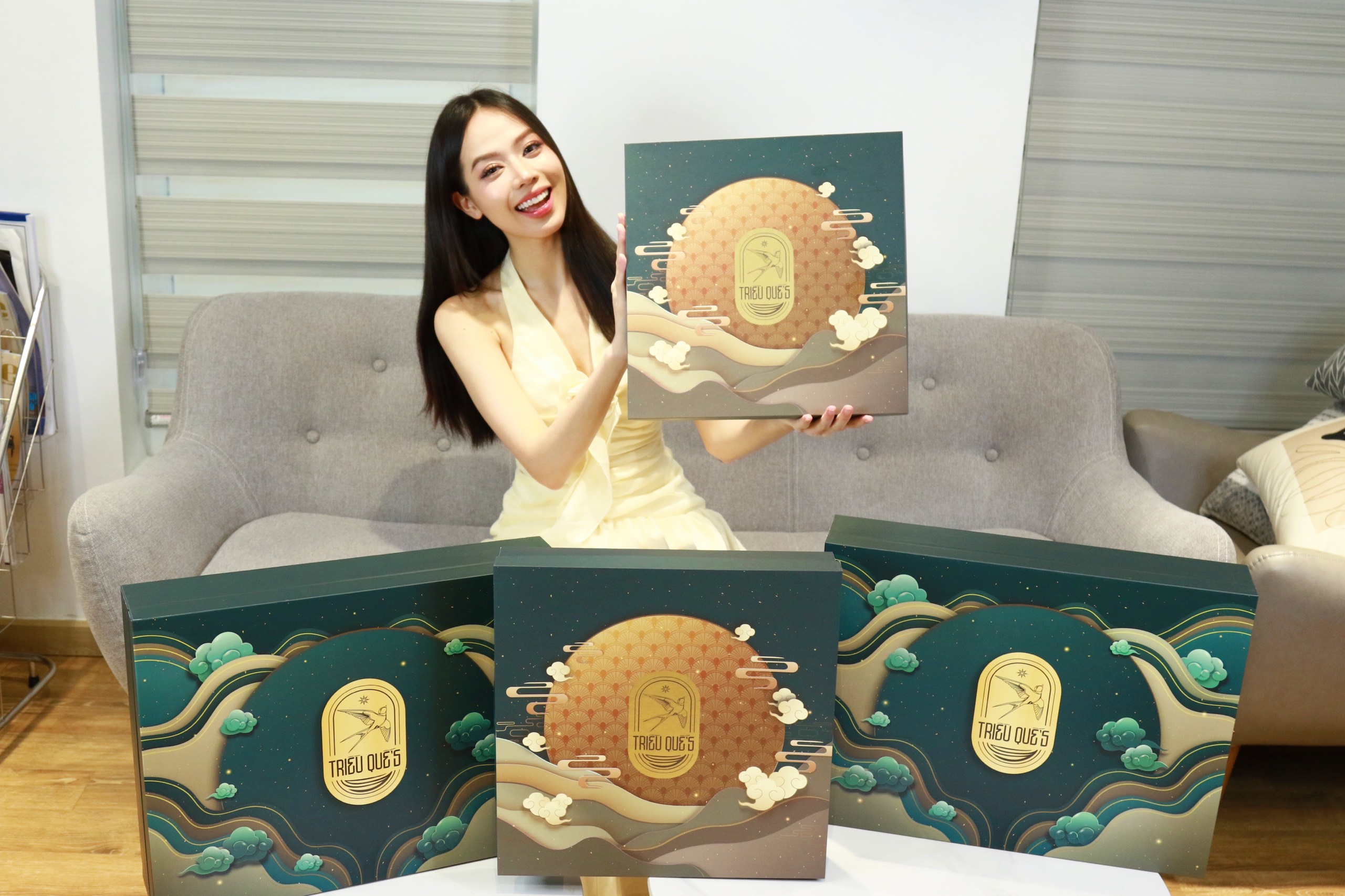 Cùng Hoa hậu Huỳnh Thị Thanh Thủy chuẩn bị cho một mùa trung thu thật bình an và nhiều sức khỏe với Yến Triều Quế Thượng Đỉnh