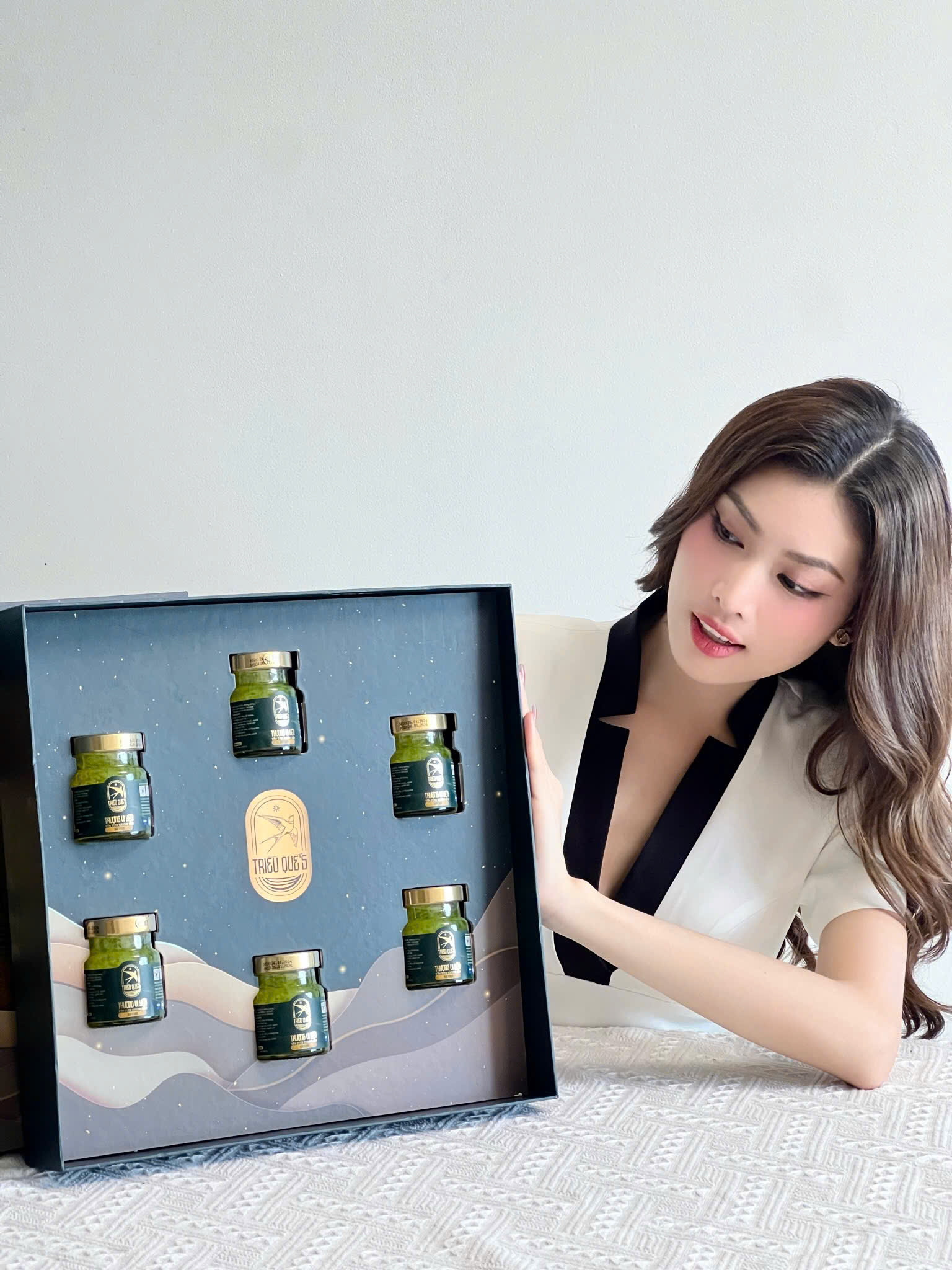 LỤC ĐÌNH VƯƠNG GIA -  Hộp Cao Cấp 6 Hũ Yến Chưng Sẵn 70ml