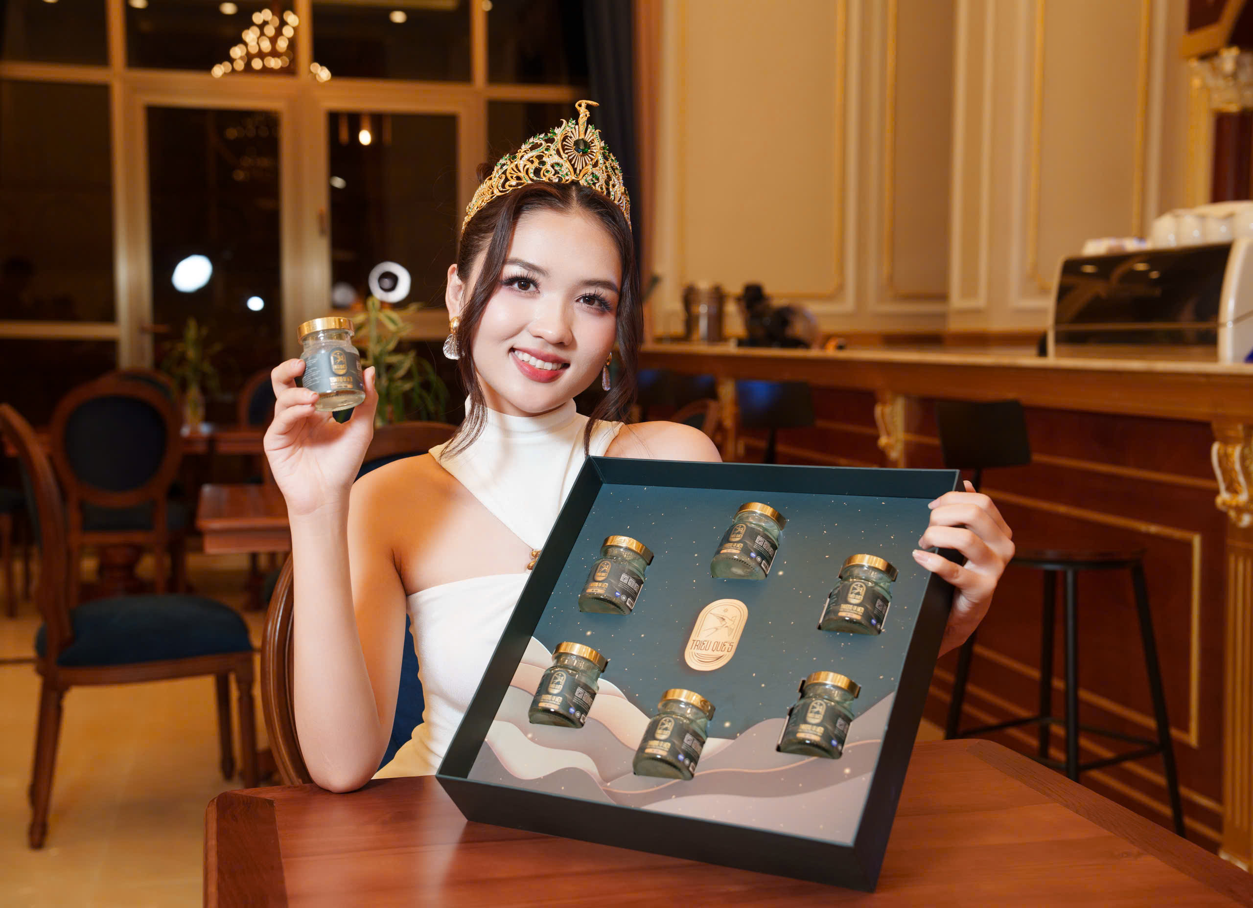 LỤC ĐÌNH VƯƠNG GIA -  Hộp Cao Cấp 6 Hũ Yến Chưng Sẵn 70ml