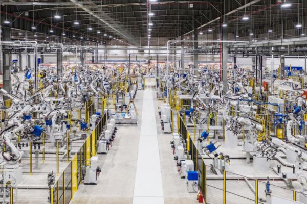Bên trong nhà máy vinfast sử dụng 1200 robot công nghiệp có gì đặc biệt?