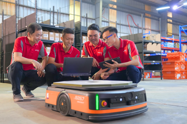 Tự động hóa robot tại Viettel Post - Tăng năng suất lên 30%