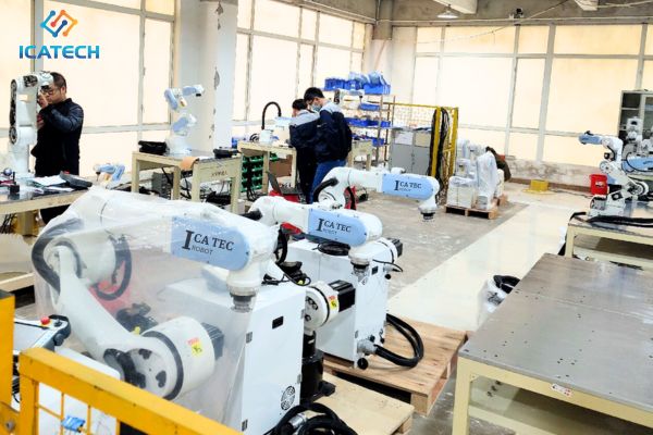 Robot công nghiệp hàn và ứng dụng của robot hàn trong các lĩnh vực sản xuất