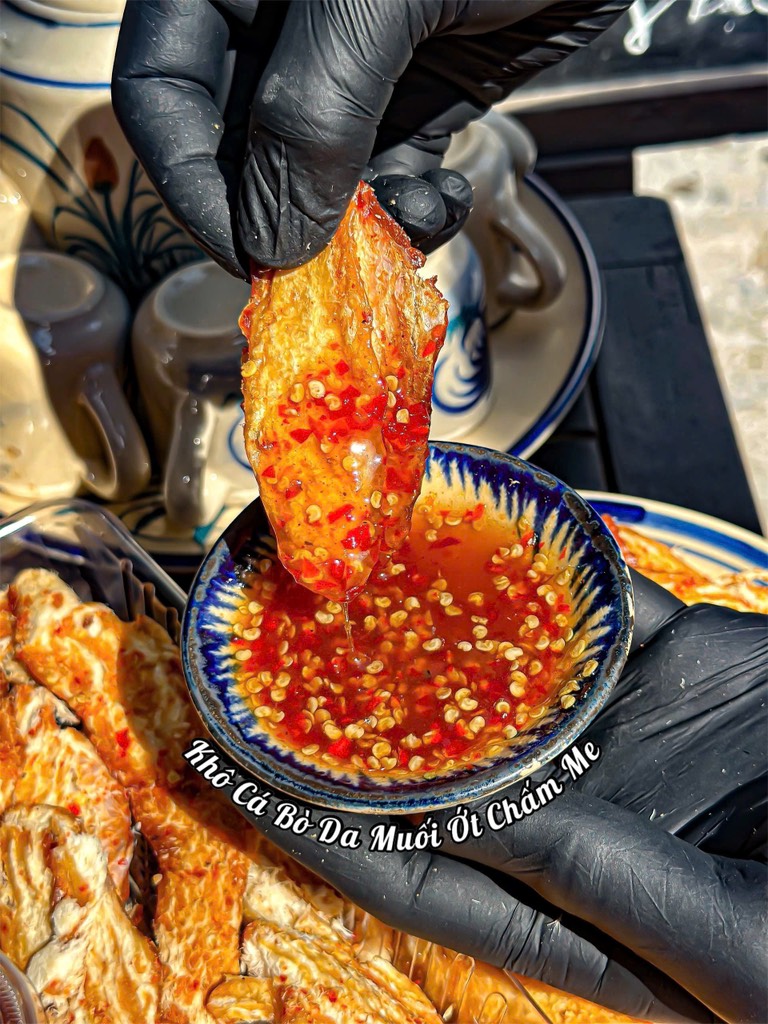 KHÔ CÁ BÒ DA MUỐI ỚT CHẤM ME