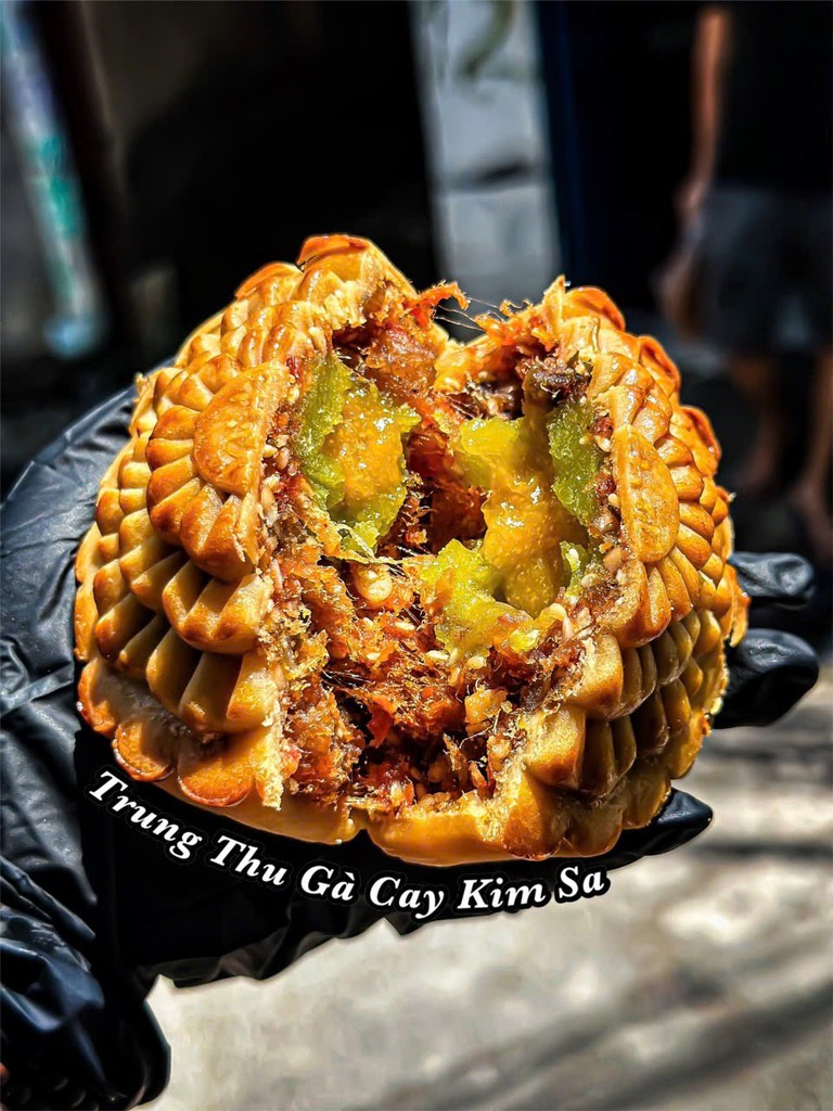 TRUNG THU THẬP CẨM GÀ QUAY KIM SA (cái 200-220gr)