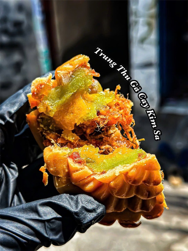 TRUNG THU THẬP CẨM GÀ QUAY KIM SA (cái 200-220gr)