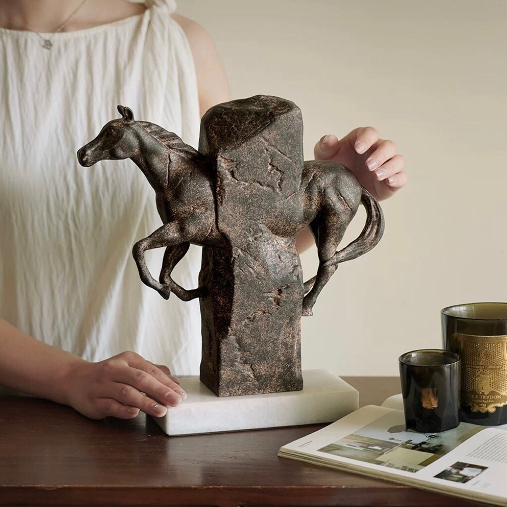 Tượng decor Resin Rock And Horse nhập khẩu cao cấp / Rock And Horse Statue