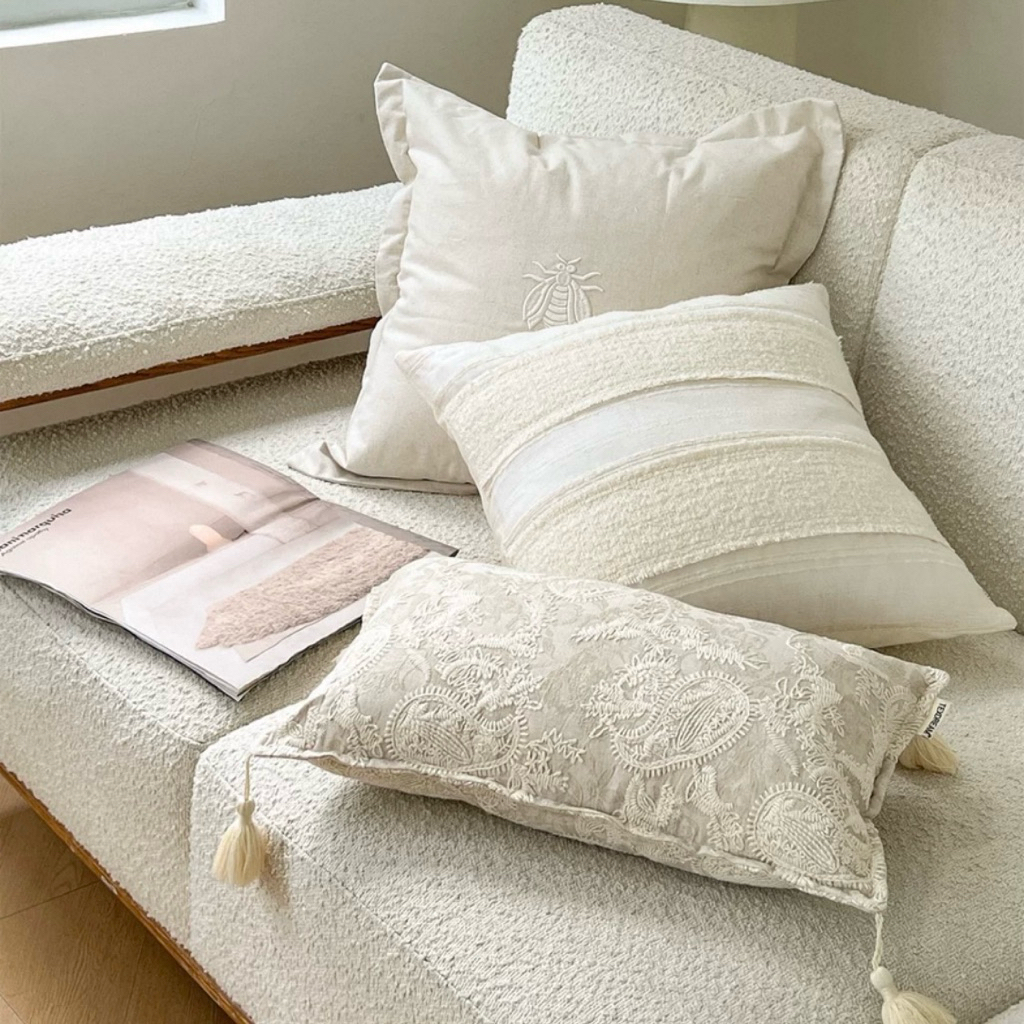 Bộ gối decor Bee Whisper nhập khẩu cao cấp / Bee Whisper Pillow