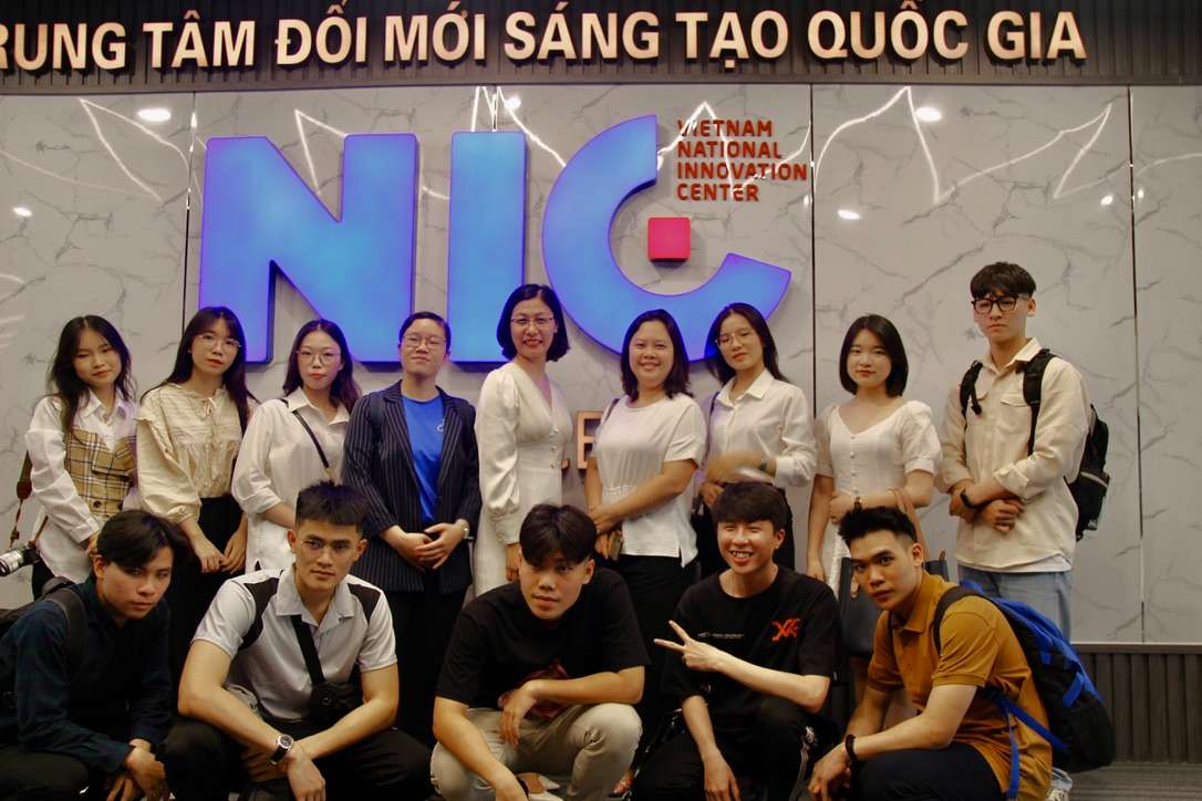 [SREC] CHUYẾN ĐI THAM QUAN MÔI TRƯỜNG LÀM VIỆC TẠI NIC BUILDING THÚ VỊ NHƯ NÀO?