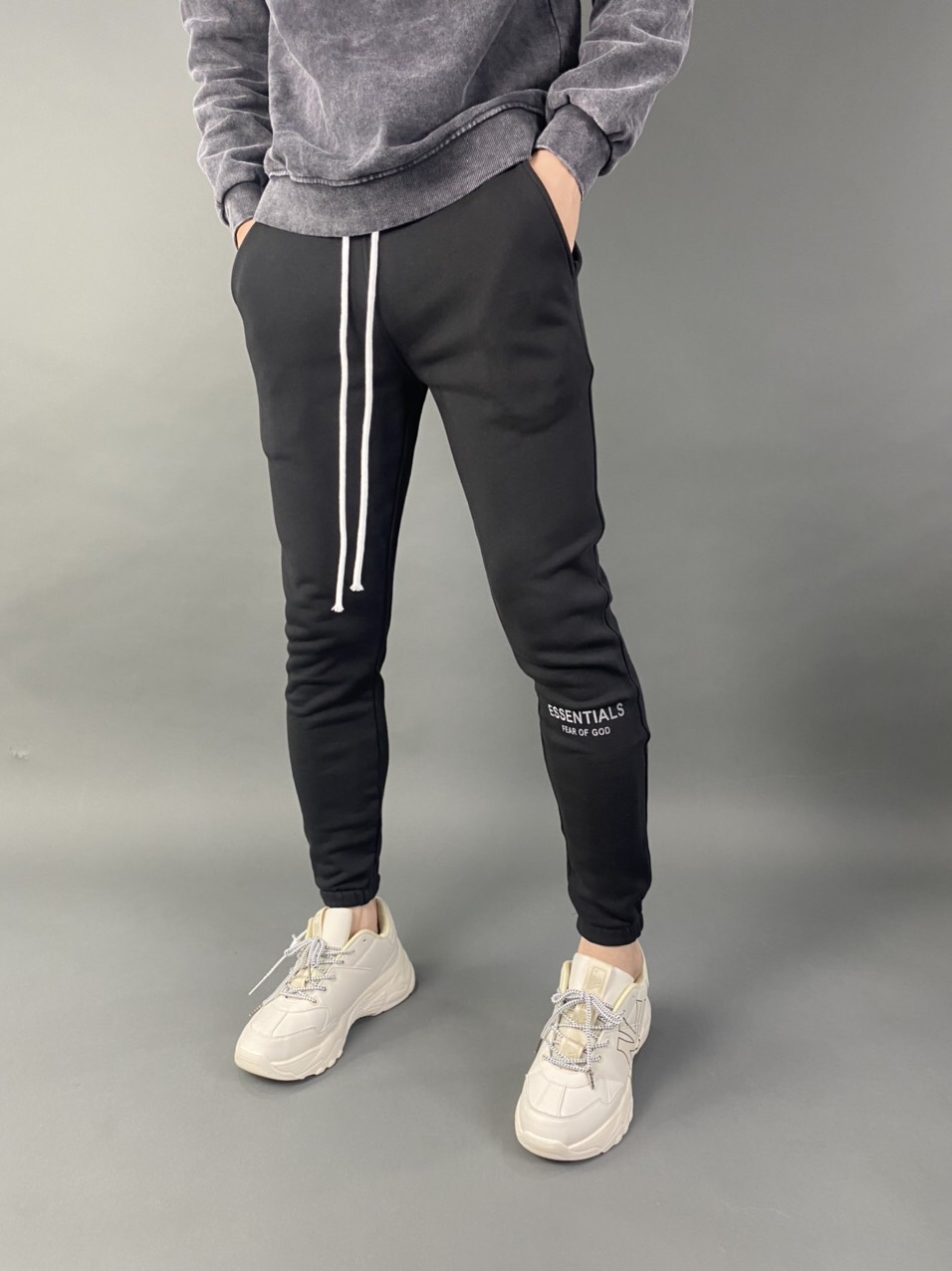 Quần Jogger Thun Đen ESSENTIALS