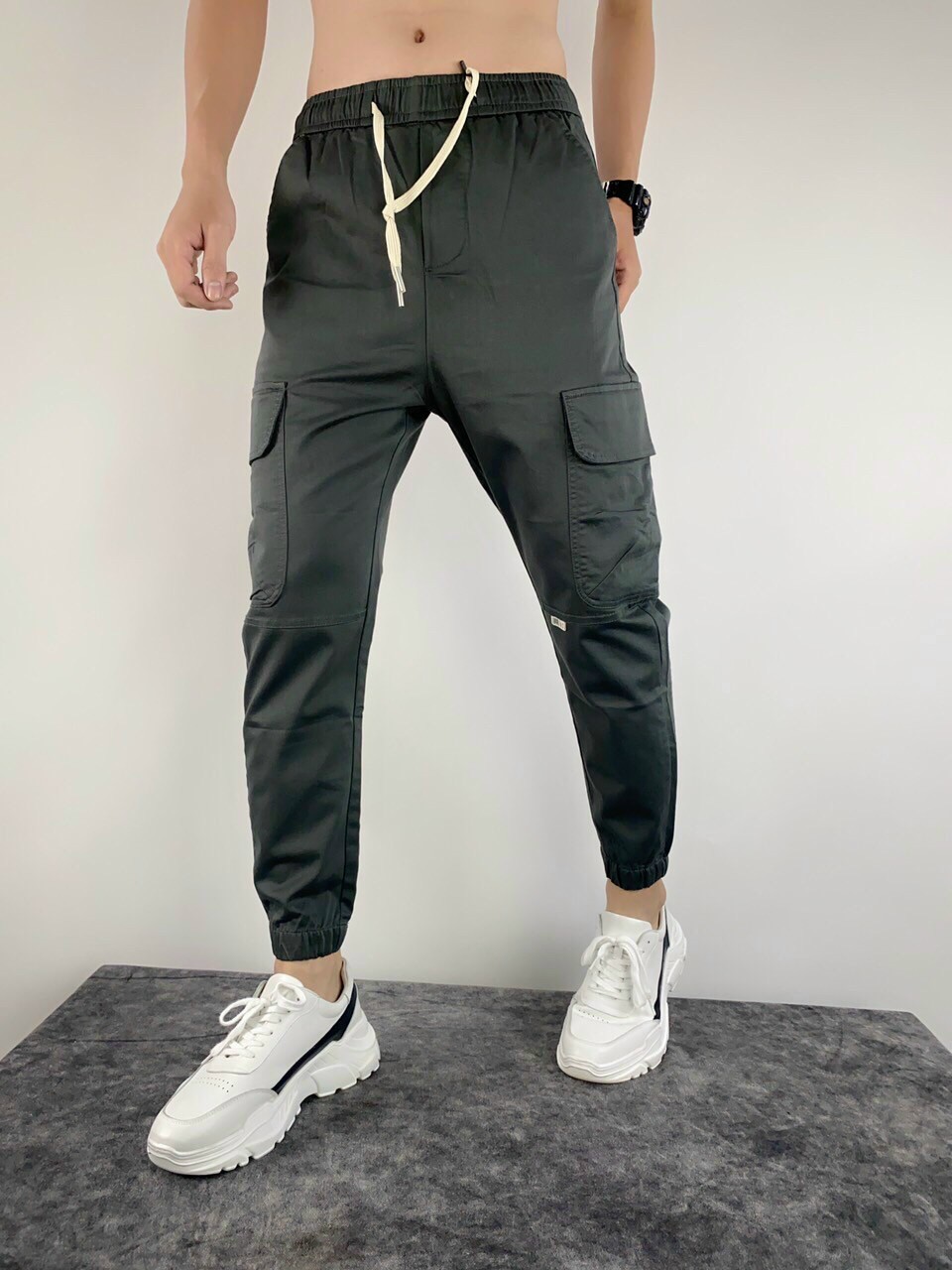 Quần Jogger Kaki Túi Hộp