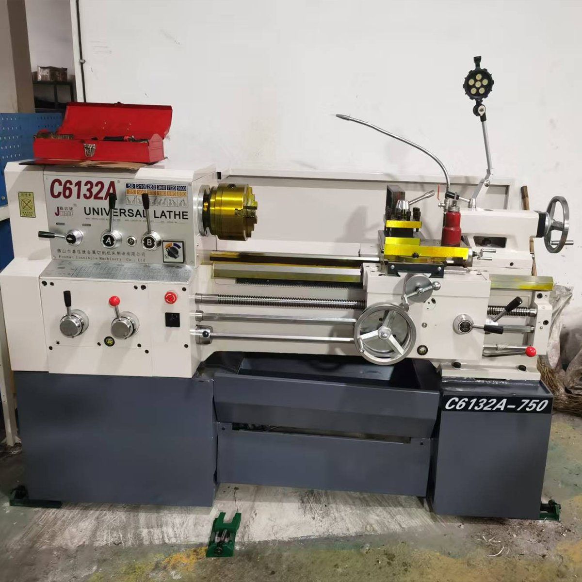 Máy tiện ngang C6132A