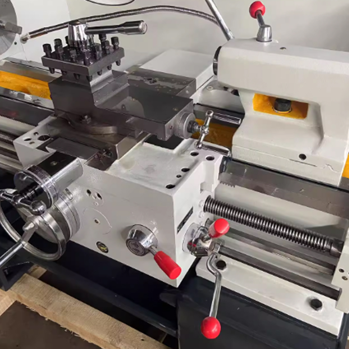 Hình ảnh thực tế sản phẩm máy tiện cơ C6132A 4