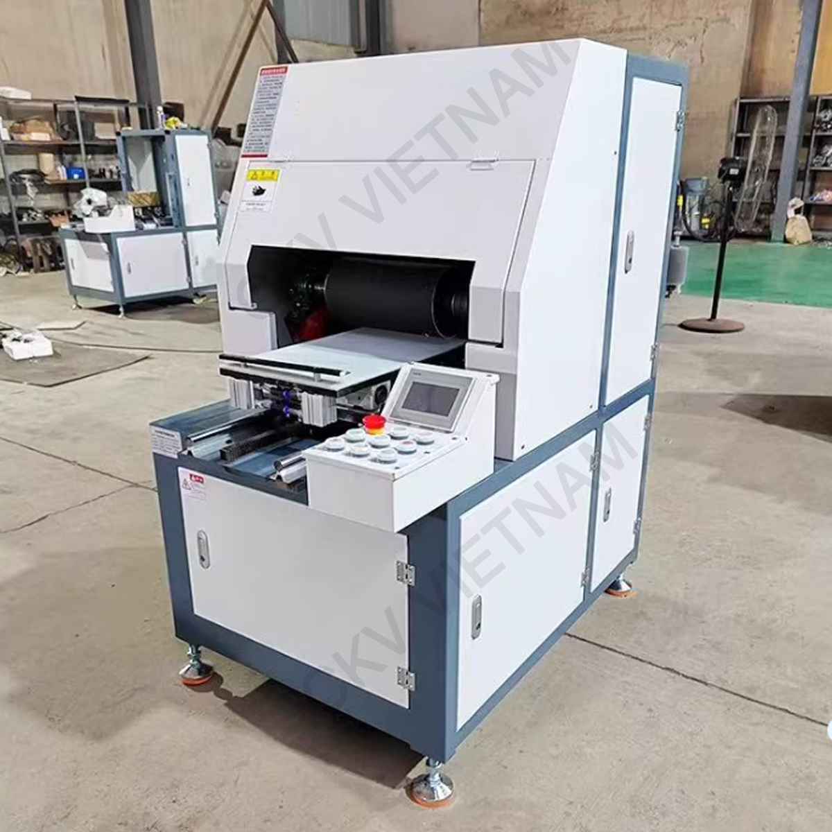 Mặt bên máy đánh bóng gương và tạo sọc Hairline CKV-X600