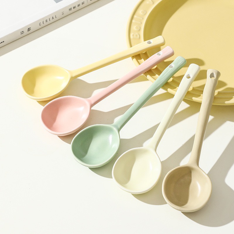 Muỗng sứ cán dài màu pastel