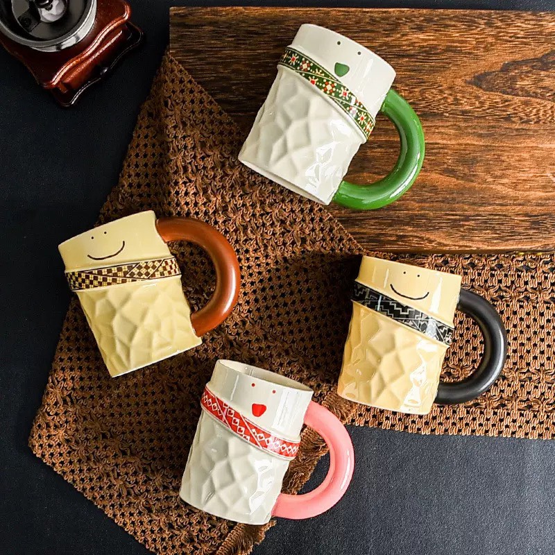 Cốc sứ tay cầm hoạ tiết viền mặt cười 400ml