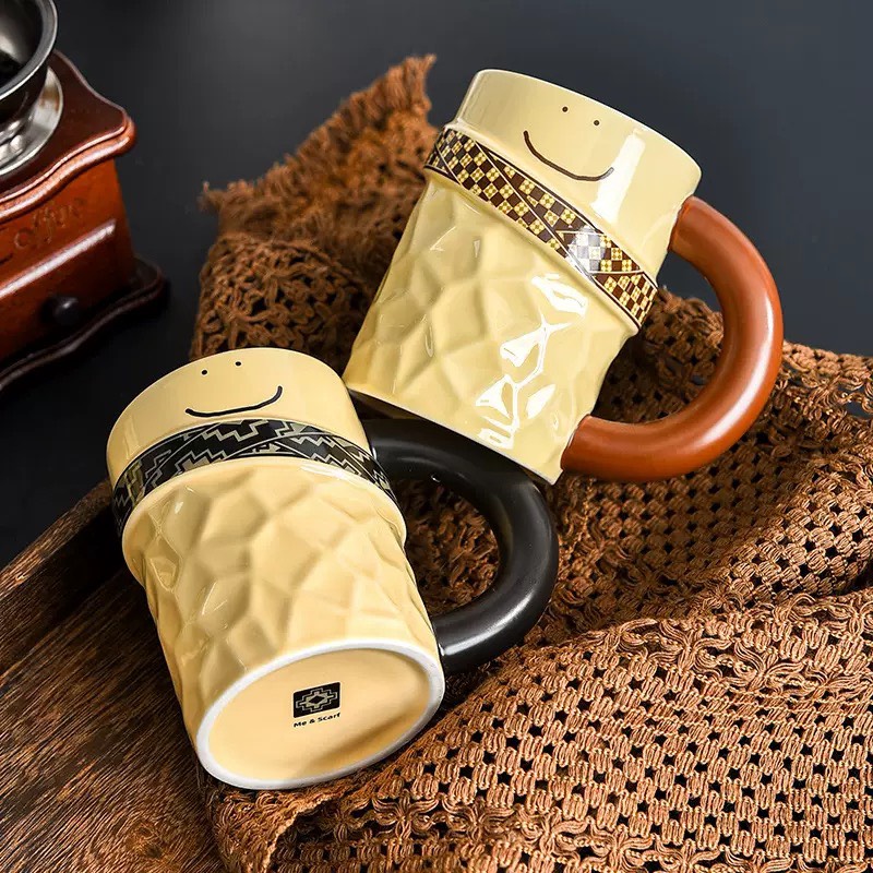 Cốc sứ tay cầm hoạ tiết viền mặt cười 400ml