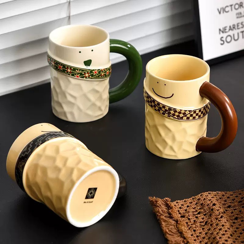 Cốc sứ tay cầm hoạ tiết viền mặt cười 400ml