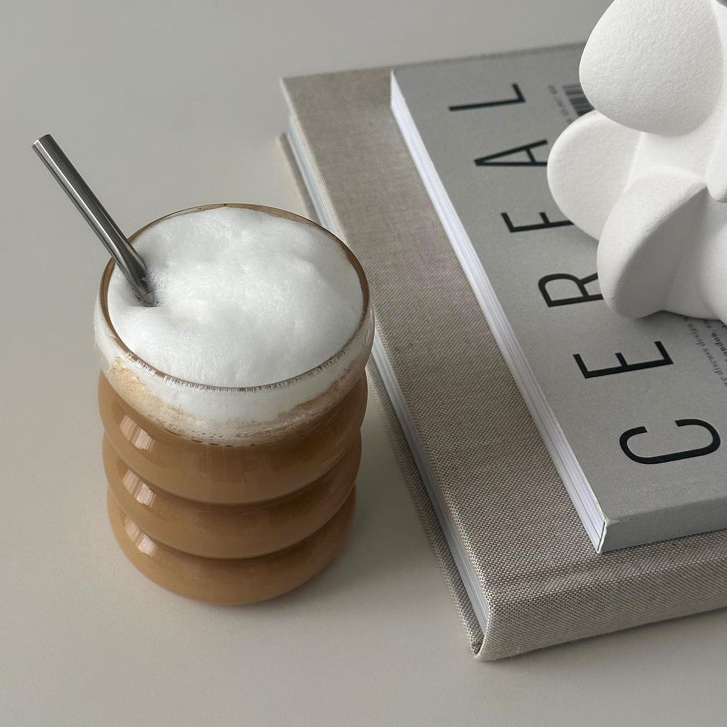 Ly thuỷ tinh hình sâu bướm