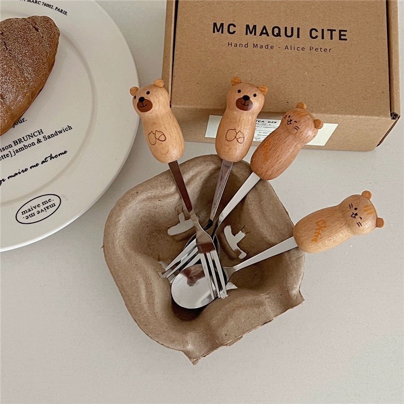 Muỗng nĩa cán gỗ hình gấu mèo dễ thương