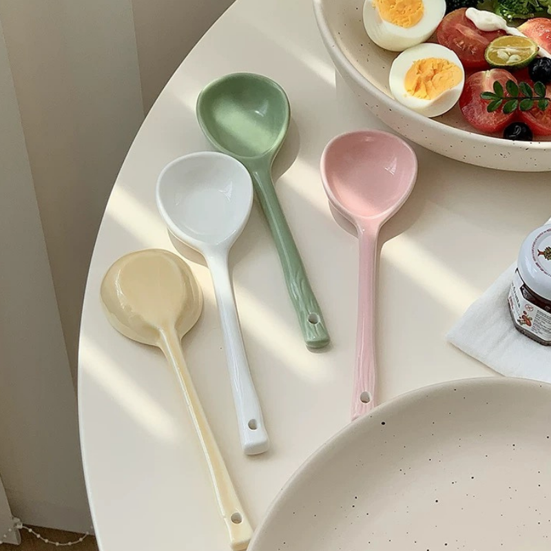 Muỗng sứ cán dài màu pastel