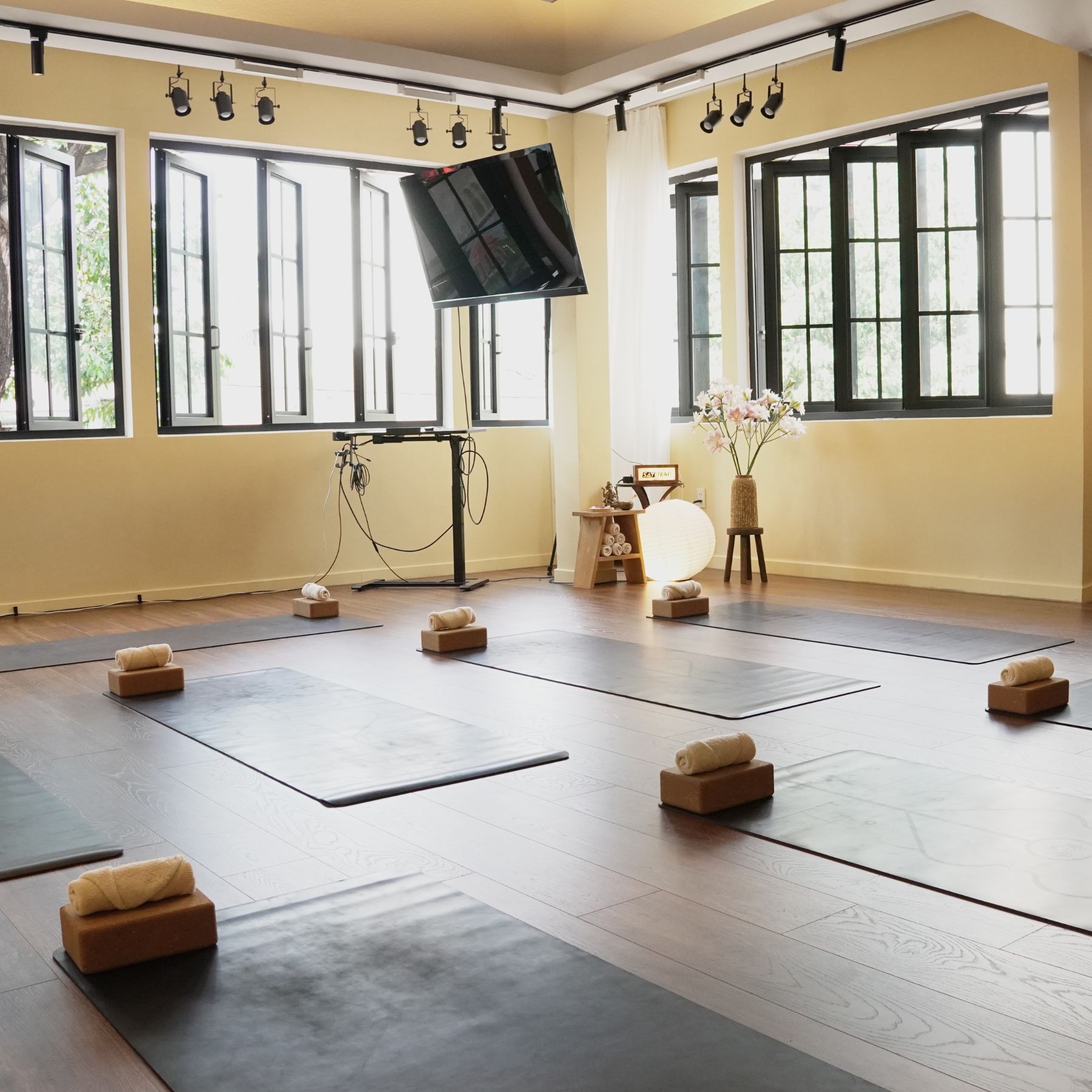 Kiku Yoga Flagship Studio - Không gian tập luyện chỉn chu trong từng trải nghiệm.