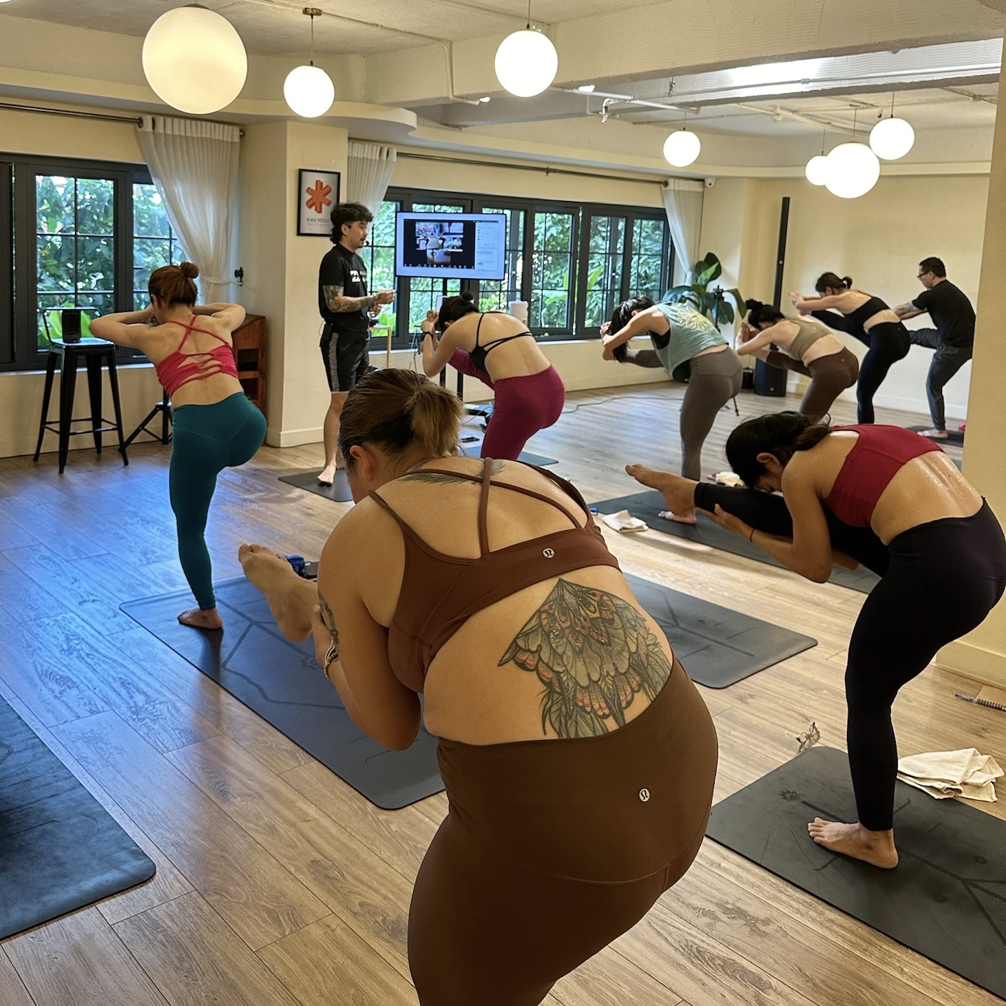 Tập luyện toàn diện hệ mạc cơ (Myofascial Yoga) tại Kiku Yoga Studio Tập luyện toàn diện hệ mạc cơ (Myofascial Yoga) tại Kiku Yoga Studio