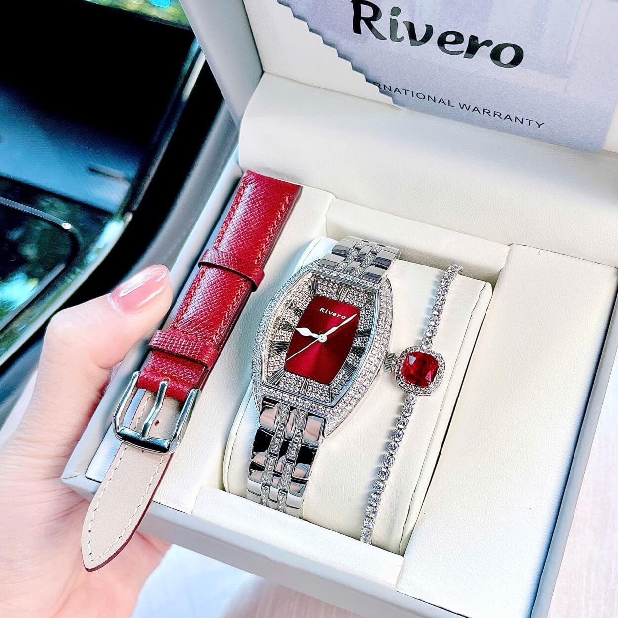 Set đồng hồ Rivero nữ chính hãng, đồng hồ Rivero R9007 dây kim loại bạc mặt đỏ size 34mm