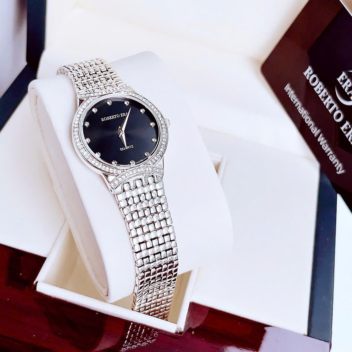 Đồng hồ nữ chính hãng Roberto Era RE2903 màu bạc mặt đen viền đá size 28mm