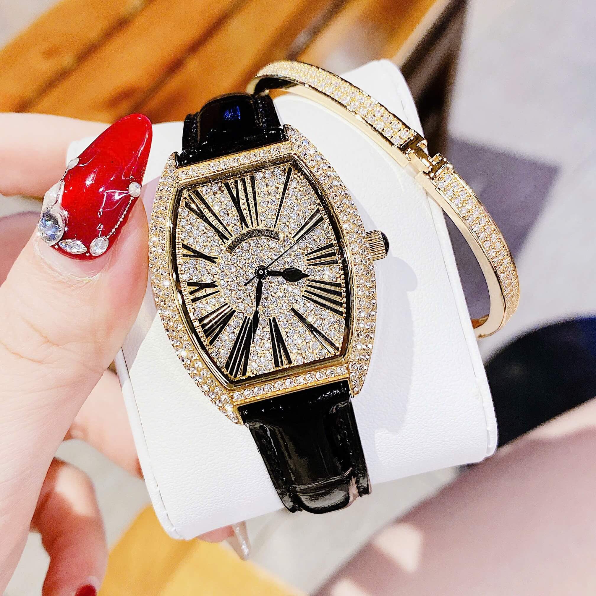 Set đồng hồ nữ chính hãng Roberto Era RE0224 dây da đen mặt số la mã, vỏ vàng size 36mm