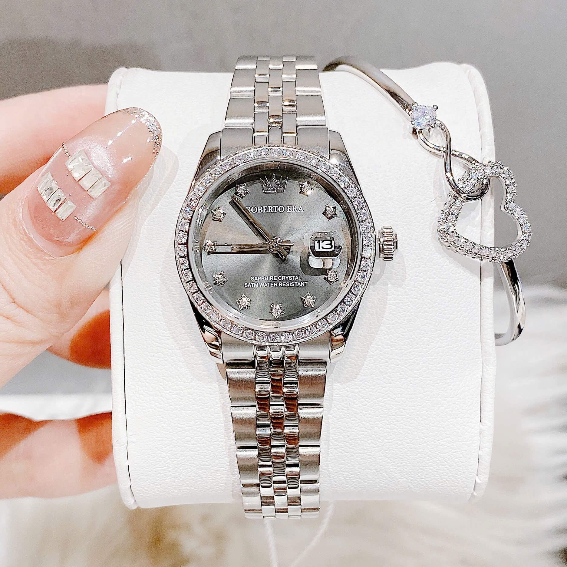 Đồng Hồ Nữ Roberto Era Dây Thép Silver Mặt Xám Viền Đá Size 28mm Roberto Era RE120