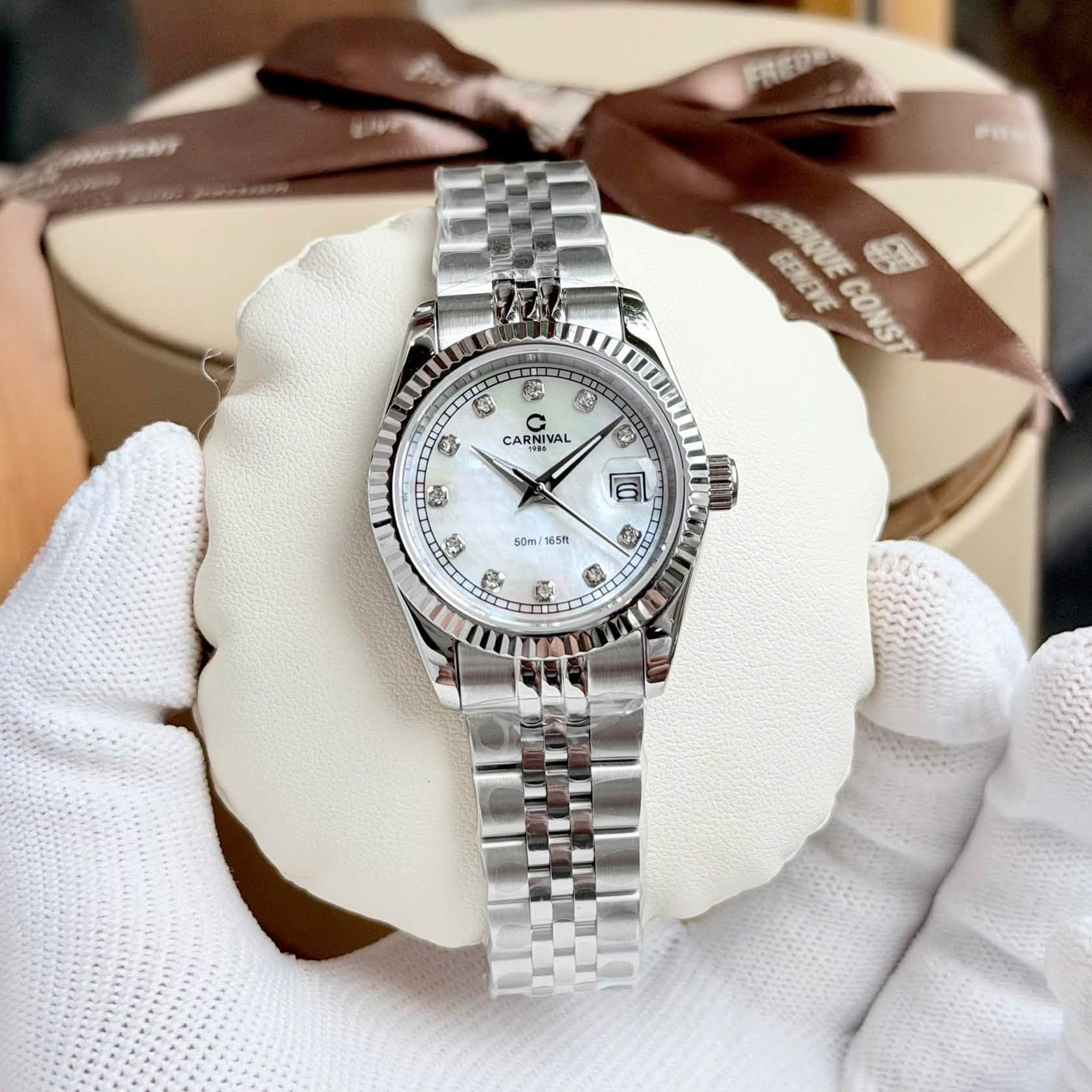 Đồng Hồ Nữ Carnival 8131L-VT-TK Dây Thép Bạc Mặt Xà Cừ Trắng Size 30mm Quartz Japan