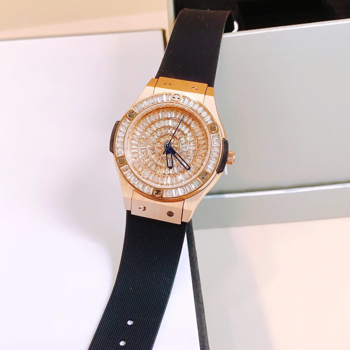 Set Đồng hồ nữ X-cer chính hãng dây cao su đen vỏ vàng hồng size 34mm - Mặt đồng hồ đính đá