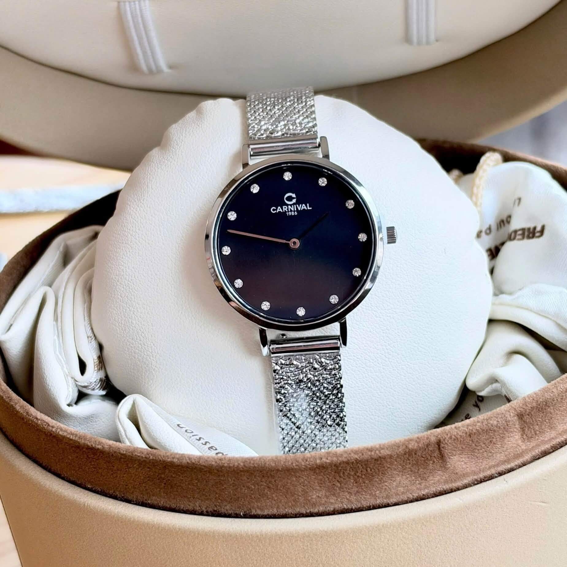 Đồng Hồ Nữ Carnival 8253L-VT-D Dây Mesh Bạc Mặt Đen Size 30mm Mỏng Nhỏ Xinh