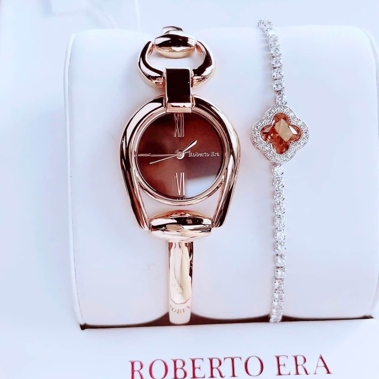 Set Đồng Hồ Lắc Tay Nữ Roberto Era Horsebit Dây Rose Gold Mặt Nâu Size 28mm - RE9202