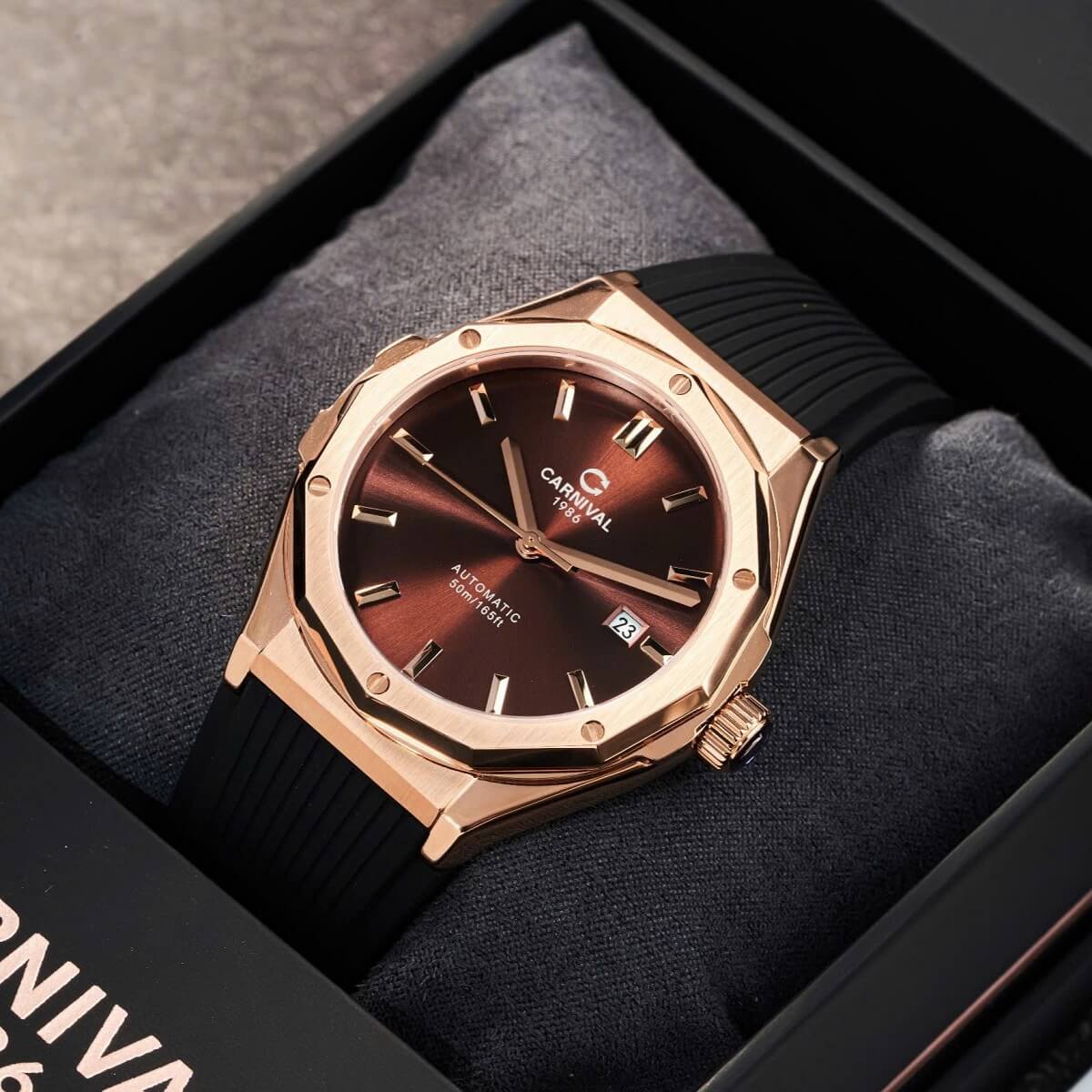 Đồng Hồ Nam Carnival 8168G Tự Động Mặt Nâu Dây Cao Su Đen Vỏ Vàng Hồng 42mm
