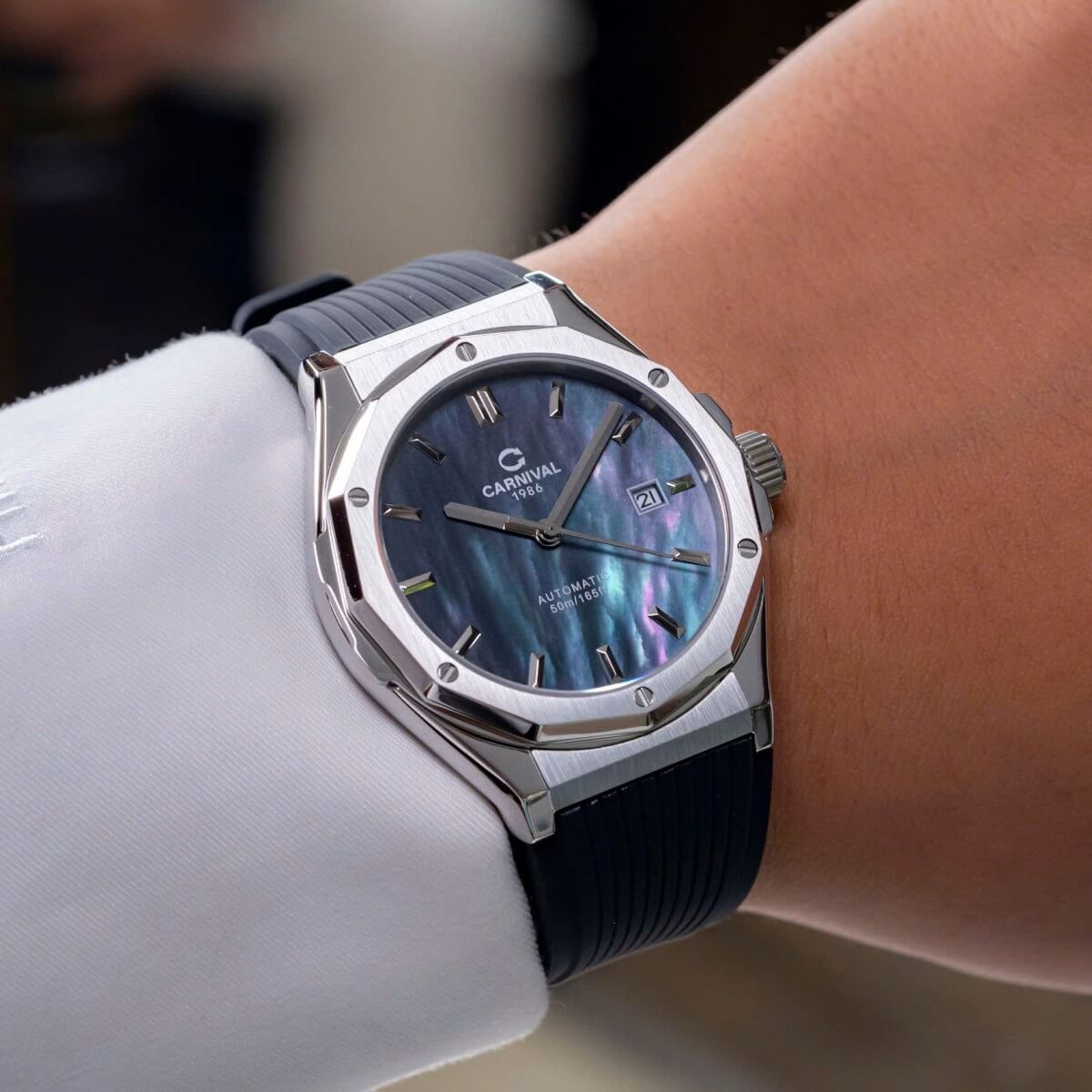 Đồng Hồ Nam Carnival 8168G Tự Động Mặt Xà Cừ Dây Cao Su Đen Vỏ Silver 42mm