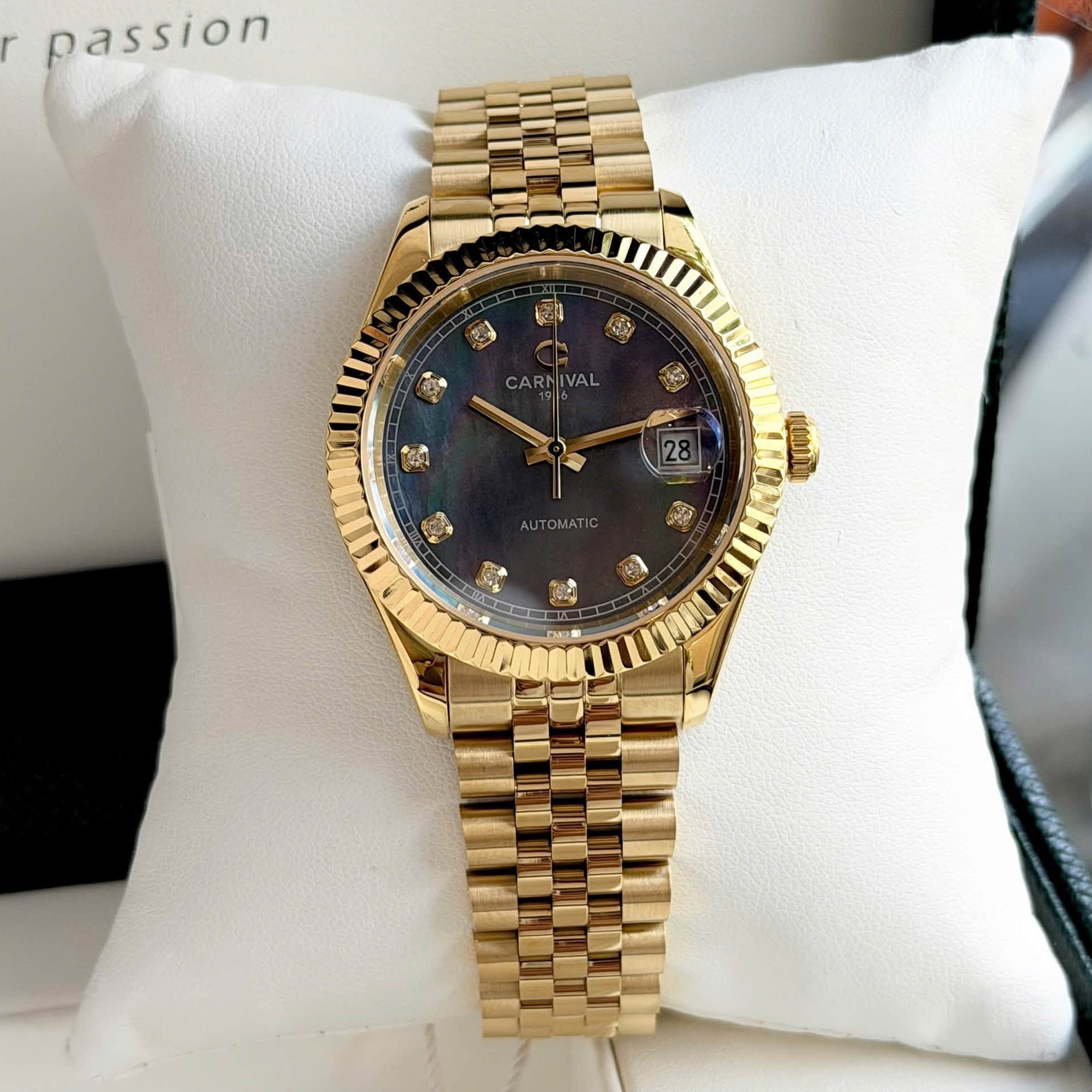 Đồng Hồ Nam Carnival 8250G-VV-DK Automatic Dây Thép Vàng Mặt Xà Cừ Xám Đen Size 38mm