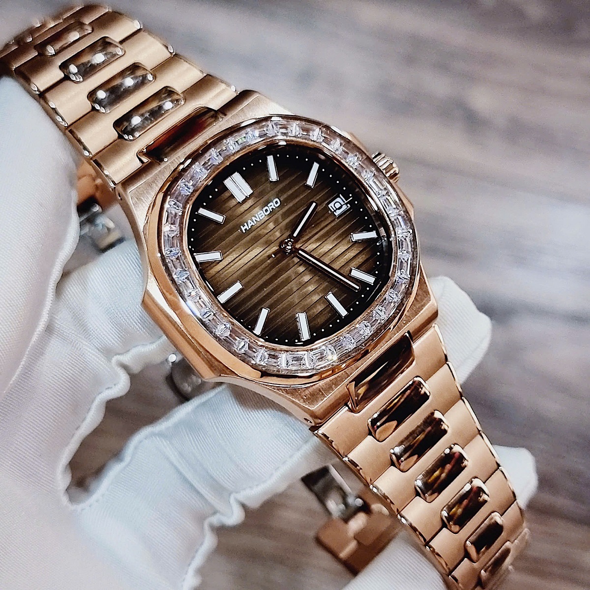 Đồng Hồ Nam Hanboro Máy Tự Động Mặt Nâu Viền Đá Kim Loại Vàng Hồng Size 42mm