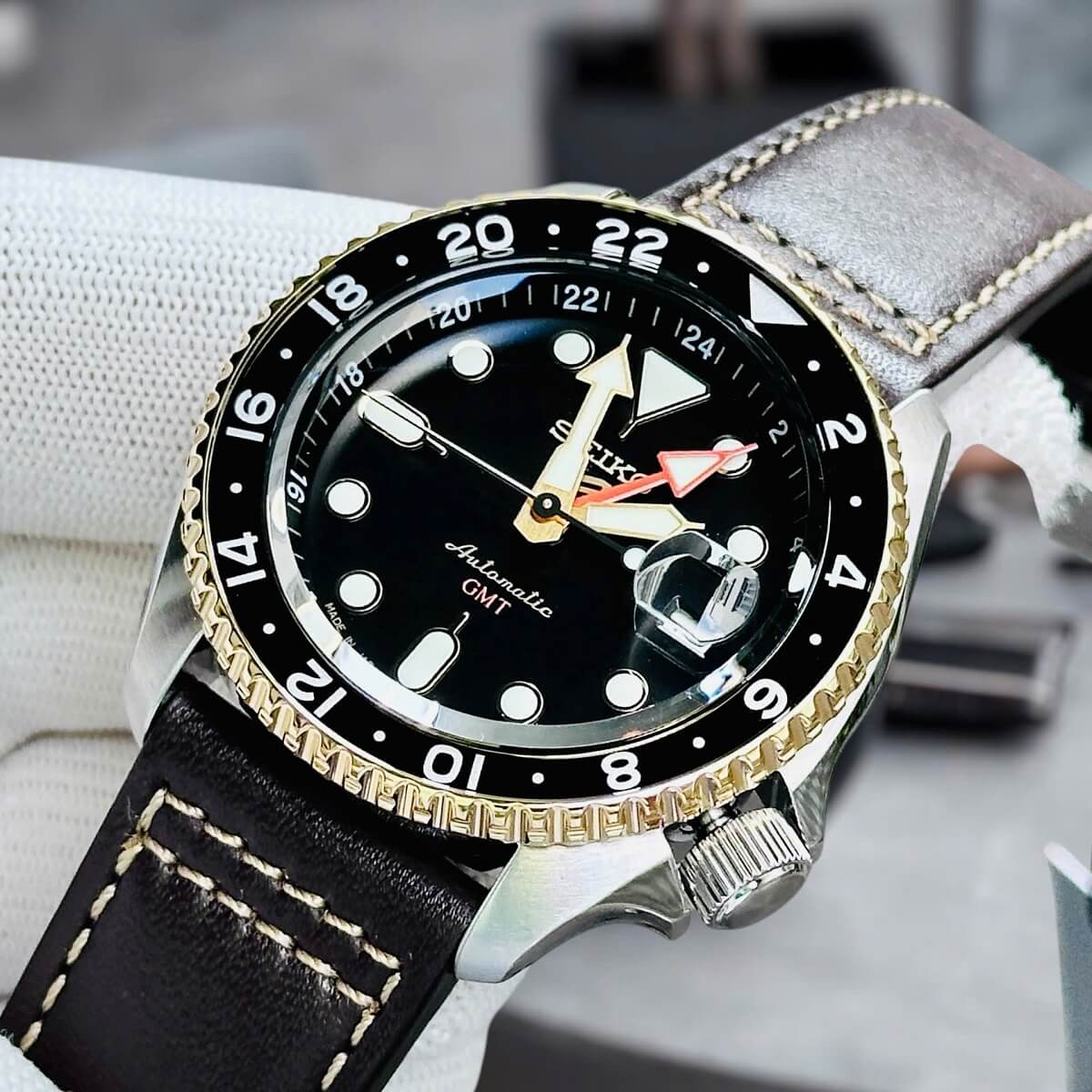 Đồng Hồ Nam Seiko 5 Sport GMT SBSC020 (SSK036) Automatic Dây Da 42mm