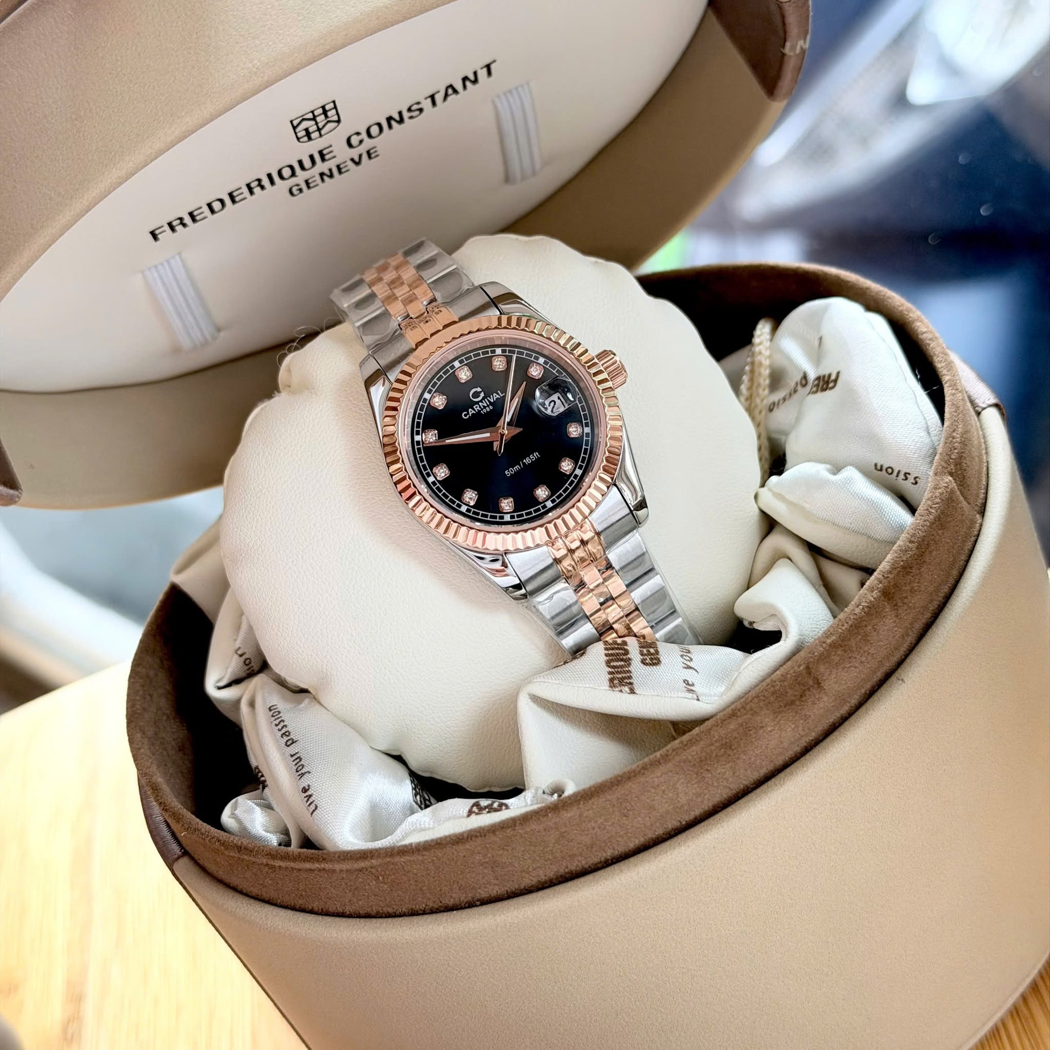 Đồng Hồ Nữ Carnival 8131L-CH-D Demi Vàng Hồng Mặt Đen Size 30mm Quartz Japan