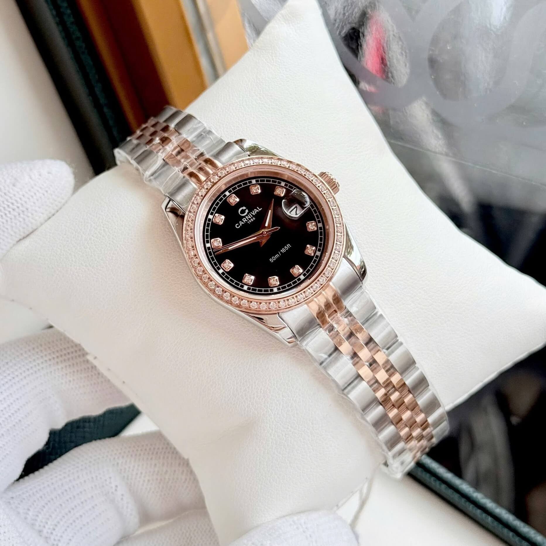 Đồng Hồ Nữ Carnival 8131L2-CH-D Dây Demi Vàng Hồng Mặt Đen Viền Đính Đá Size 31mm Quartz Japan