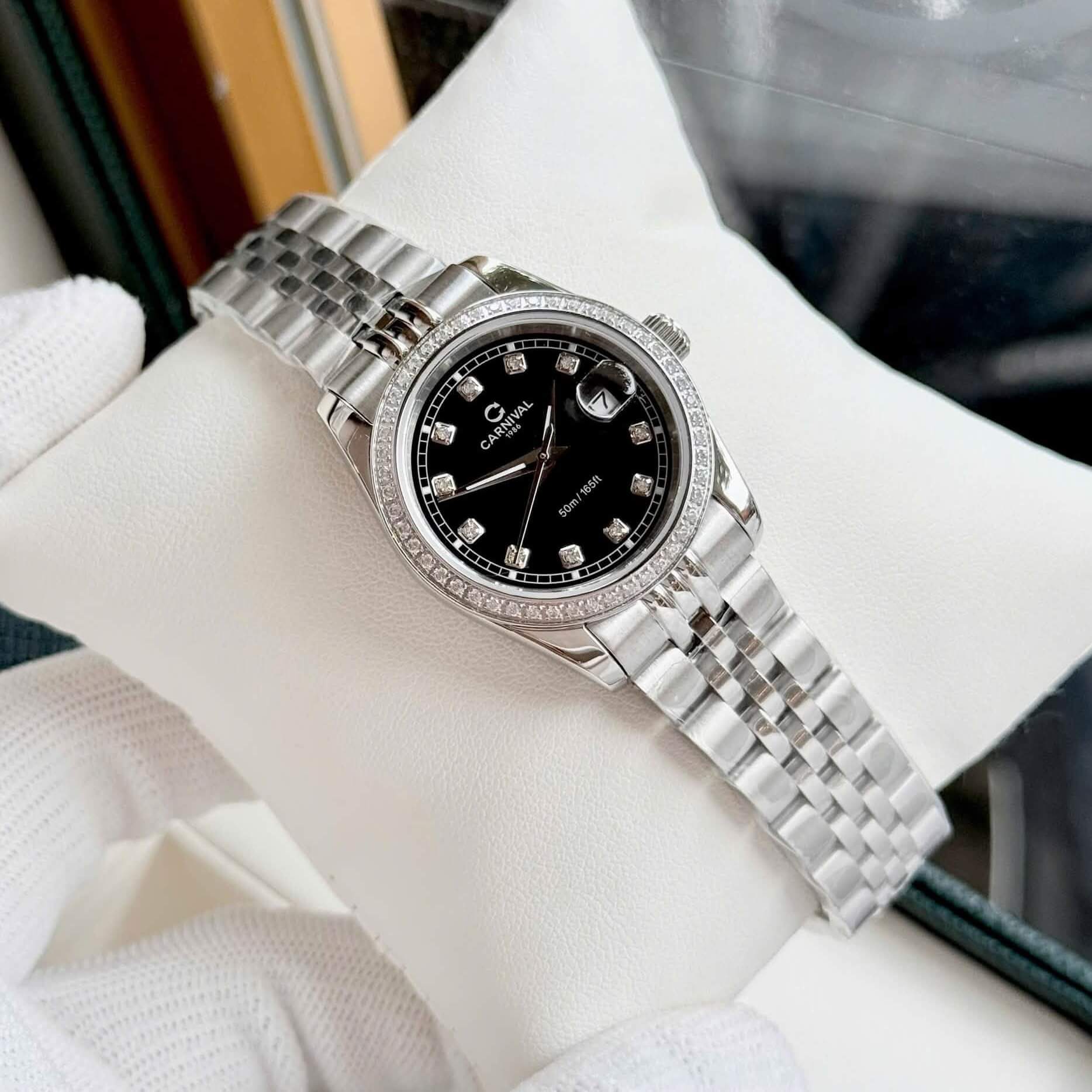 Đồng Hồ Nữ Carnival 8131L2-VT-D Dây Thép Bạc Mặt Đen Viền Đính Đá Size 31mm Quartz Japan