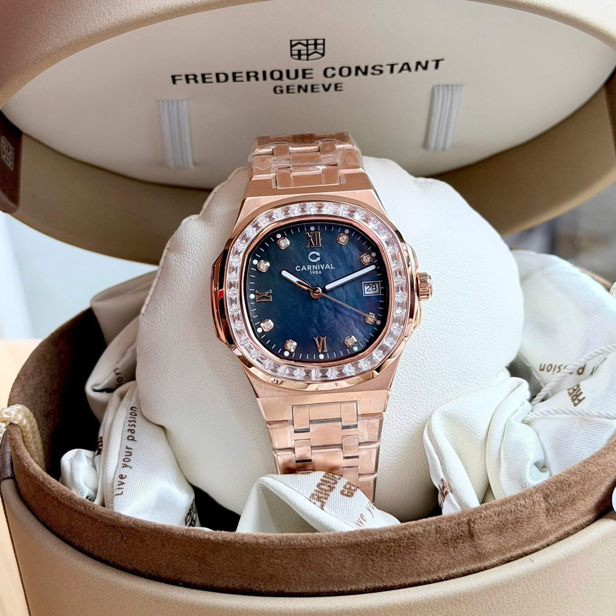 Đồng Hồ Nữ Carnival 8160L2-VH-DK Vàng Hồng Mặt Xà Cừ Xám Viền Đá Size 34mm Sapphire