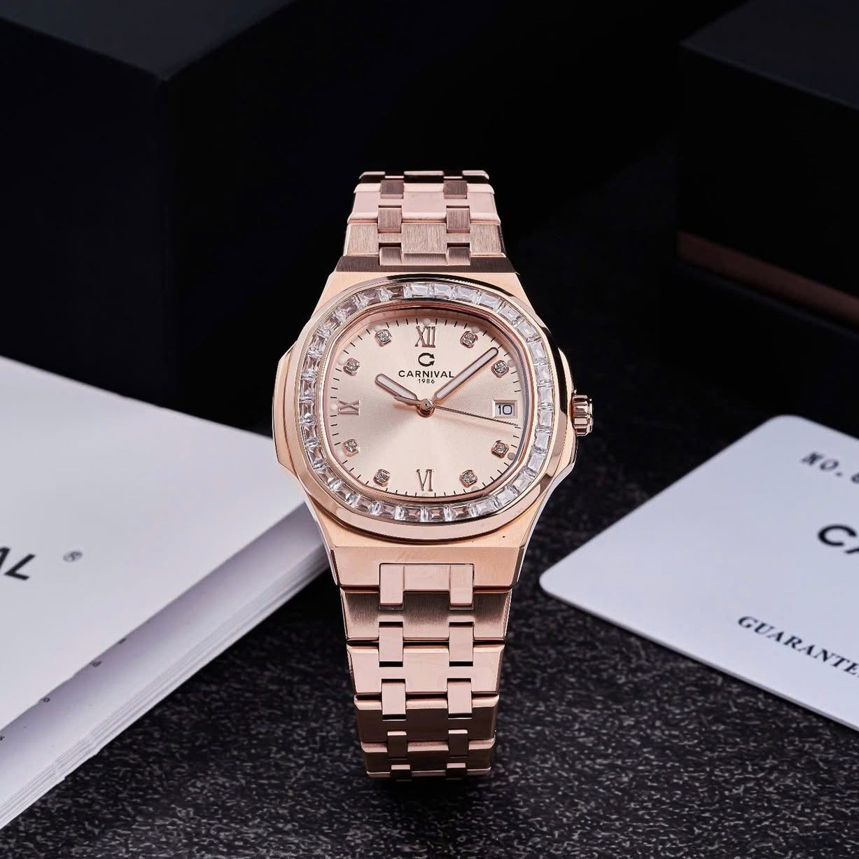 Đồng Hồ Nữ Carnival 8160L2-VH-NN Vàng Hồng Mặt Vàng Hồng Viền Đá Size 34mm Sapphire
