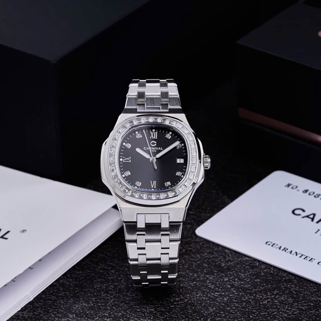 Đồng Hồ Nữ Carnival 8160L2-VT-D Dây Thép Silver Mặt Đen Viền Đá Size 34mm Sapphire