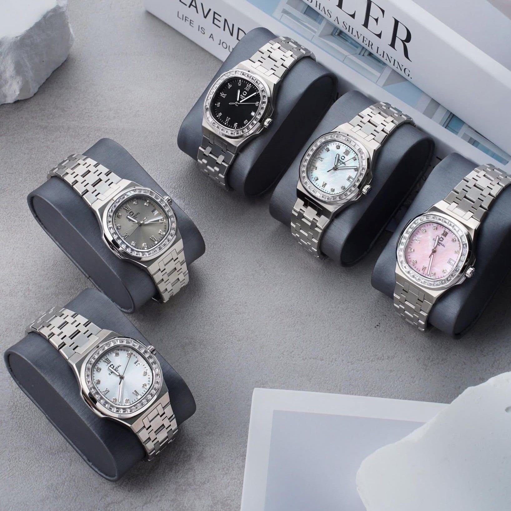 Đồng Hồ Nữ Carnival 8160L2-VT-XL Dây Thép Silver Mặt Xanh Lá Viền Đá Size 34mm Sapphire